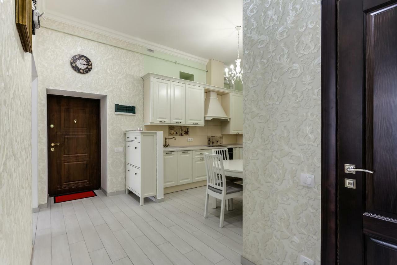 Lux Apartments In The Center Lviv Exterior photo