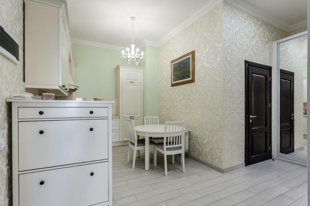 Lux Apartments In The Center Lviv Exterior photo
