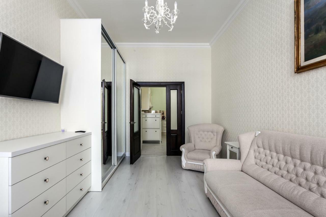 Lux Apartments In The Center Lviv Exterior photo